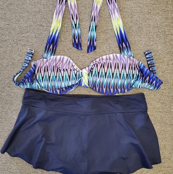 Bikini Set Large Bottoms & 38D Top - Picture 1 of 3